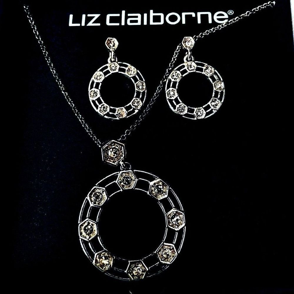 New in gift box Liz Claiborne silver necklace & earrings Beautiful gift set
